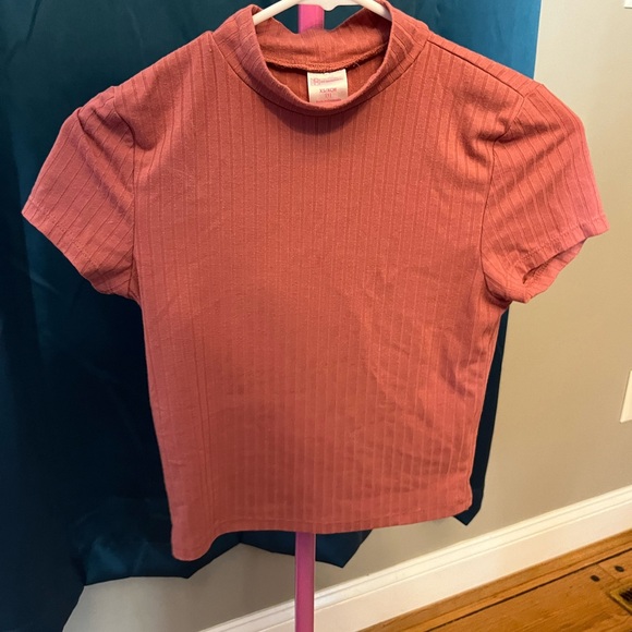 No boundaries crop - Picture 1 of 3